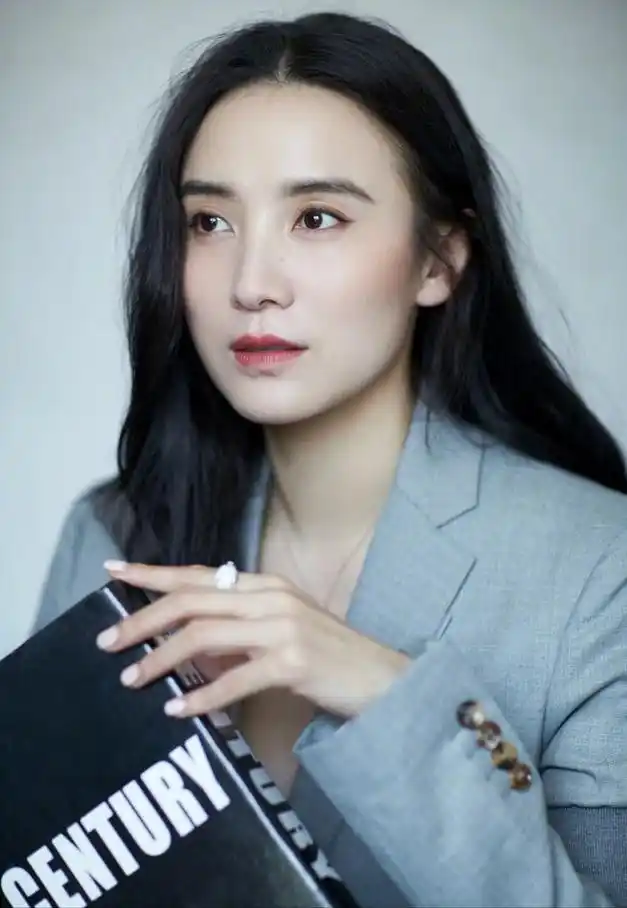 宋佳只恋爱不结婚曾与5婚导演张黎同居5年如今她过得怎样