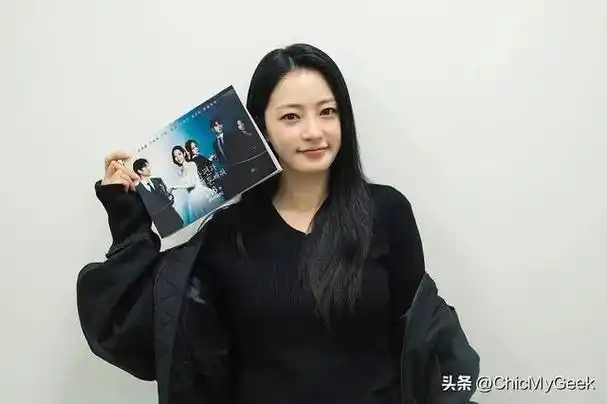 演出楚楚可怜小姐姐的她,却在面对表演感到疲惫时,遇到了郑秀敏一角