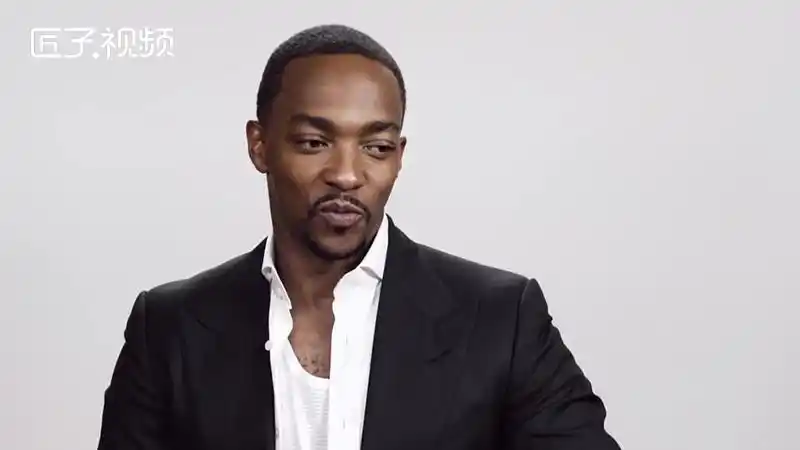 复仇者联盟中猎鹰的扮演者是谁呢