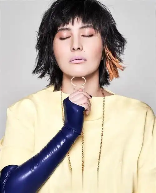 原创赌王女儿何超仪新歌嘲讽自己二十多年是娱乐圈里最大的冤大头