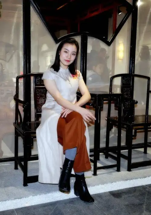 "醉美中国风"----红木家具与旗袍美女!