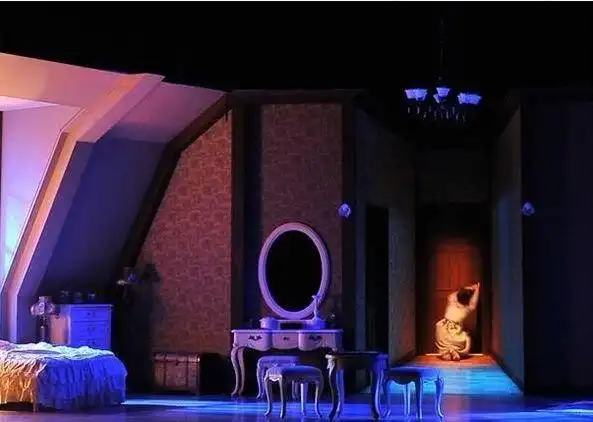 房间里装下的终极恐惧丨百老汇经典惊悚话剧《维罗妮卡的房间》将在