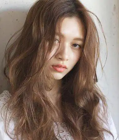 蜂蜜茶色头发适合的人群 蜂蜜茶色适合的发型