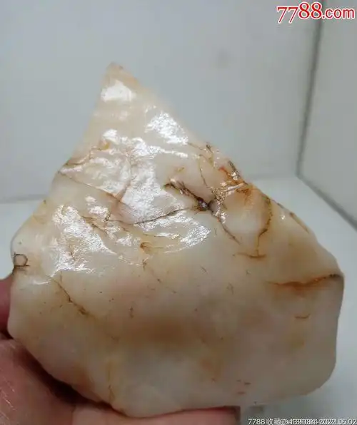 新疆戈壁玉羊脂白级原石700多克包真