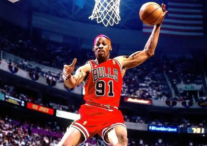 罗德曼有多厉害?场均30 15不说,还让42岁麦当娜直呼过瘾!