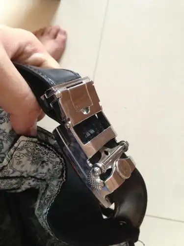 男士皮带怎么解开