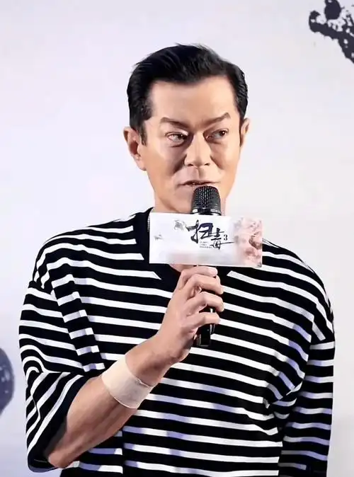 53岁古天乐被曝娶女佣为妻提眉拉皮疯狂医美头发稀疏