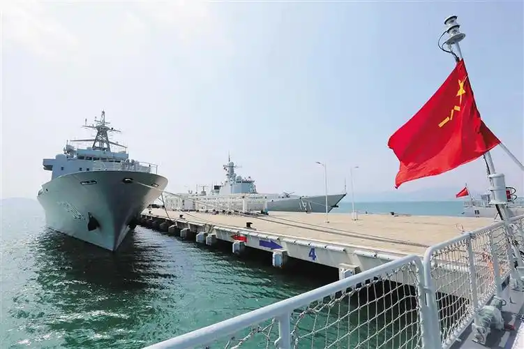 海南日报数字报-中国海军南海舰队远海编队训练启航