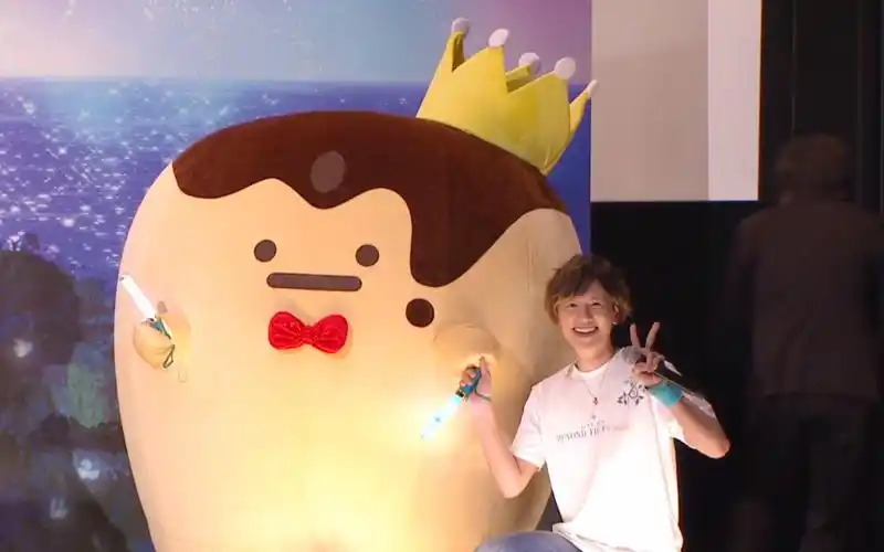 在13位偶像應援下登場的大明星王様プリン與它的迷弟