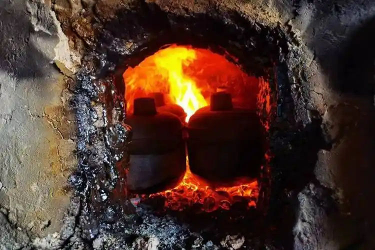 旧时窑火古村民居特色罐罐墙烧陶场景古窑陶瓷元素墙安口素有"陇东瓷