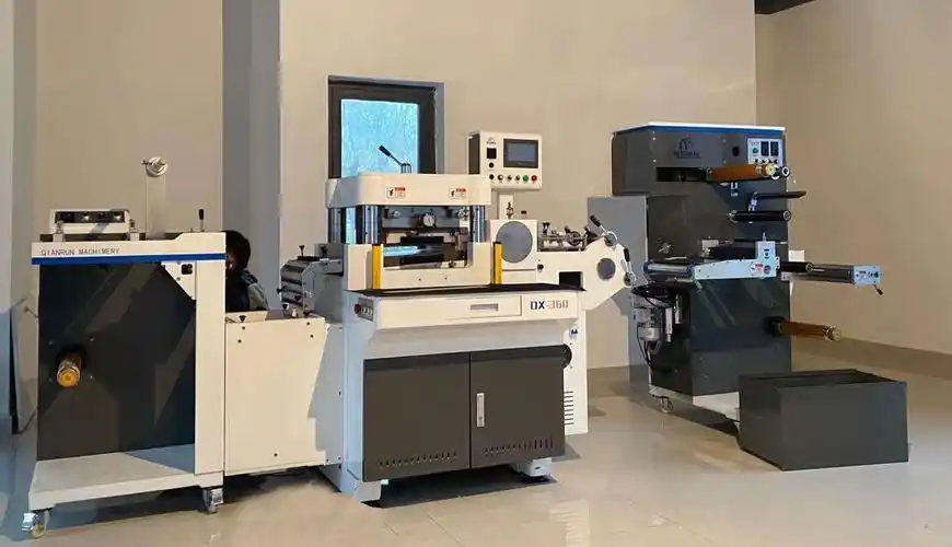 为您省人提效省时的不干胶高速数控模切机