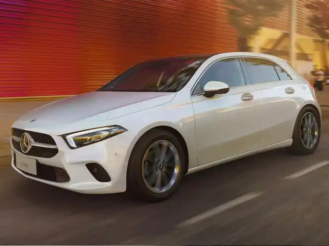 全新奔驰a200轿车25万起