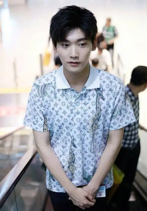 邢昭林生活照曝光,粉丝:看似高冷实则逗比_表情_崩盘_肖战太