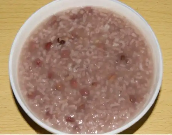 选择煲粥这个功能,20分钟时间~ ok,出锅,一确定美味的红豆粥就出来了