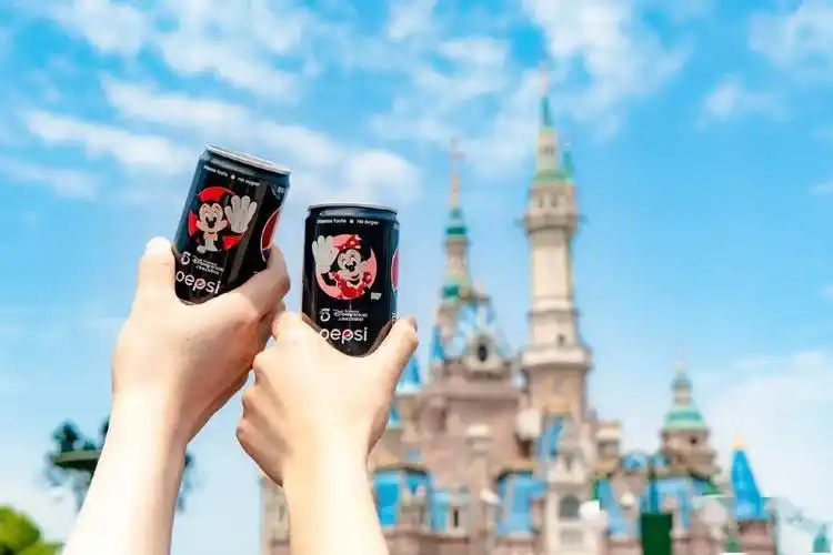 百事可乐x迪士尼周年纪念款无糖包装很懂年轻人