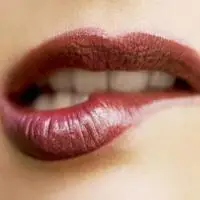 女生咬嘴唇诱惑的女头像【点击鼠标右键下载】