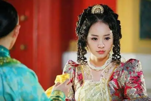 扩展资料: 电视剧的德宁公主原型可能是清朝的德玲公主.