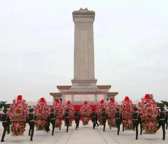 "   1949年9月30日    人民英雄纪念碑奠基    这座