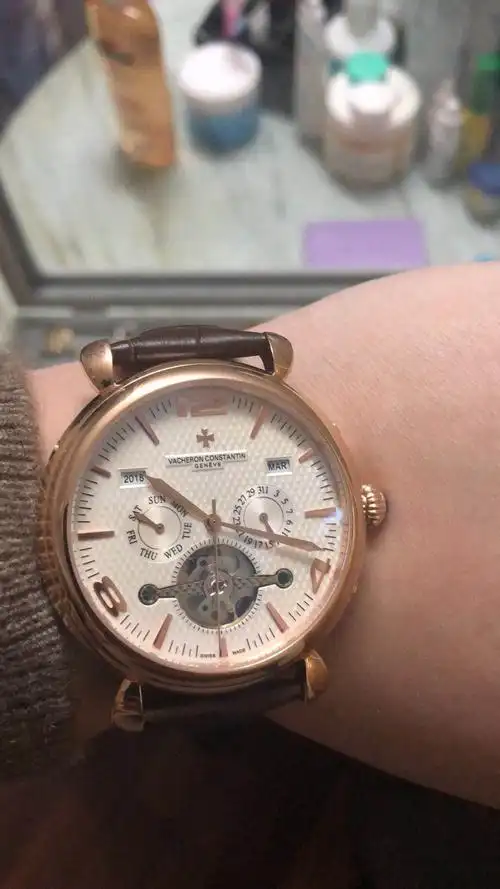 这款爸爸给的江诗丹顿老款的是什么系列啥价格的?