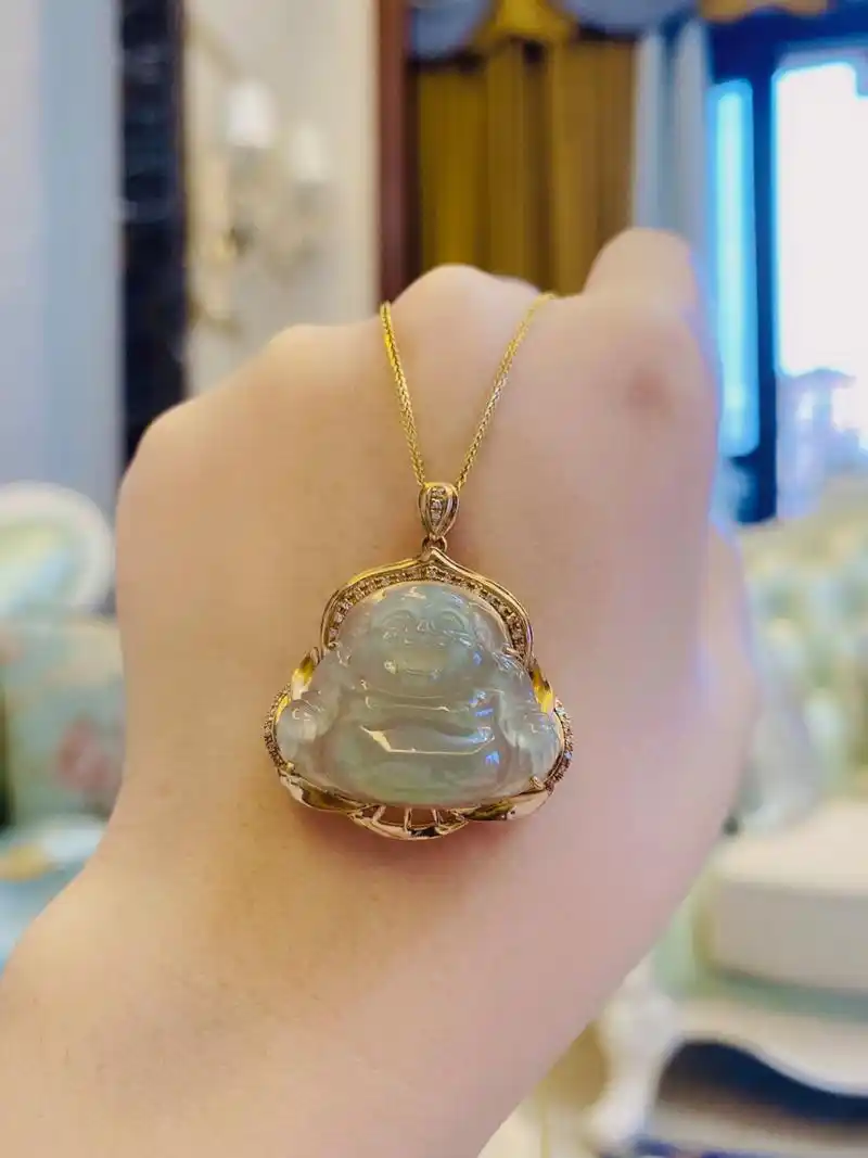 一枚18k金镶嵌翡翠佛公,太漂亮了 大小适中,18k是不会褪色的!