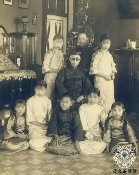 末代皇帝溥仪家族珍贵老照片:三妹妹长相很漂亮,图二是他的乳母