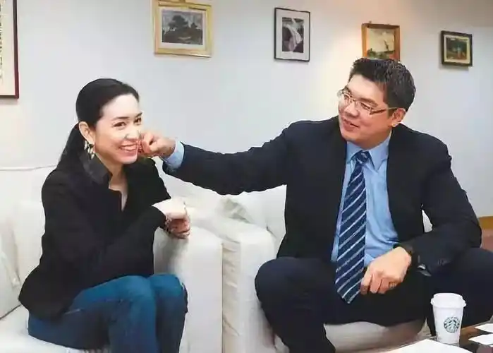 连胜文在失意时遇到蔡依珊,从此获得幸福快乐