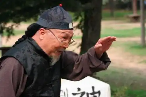 q2:为什么现在街上的算命先生越来越少了?