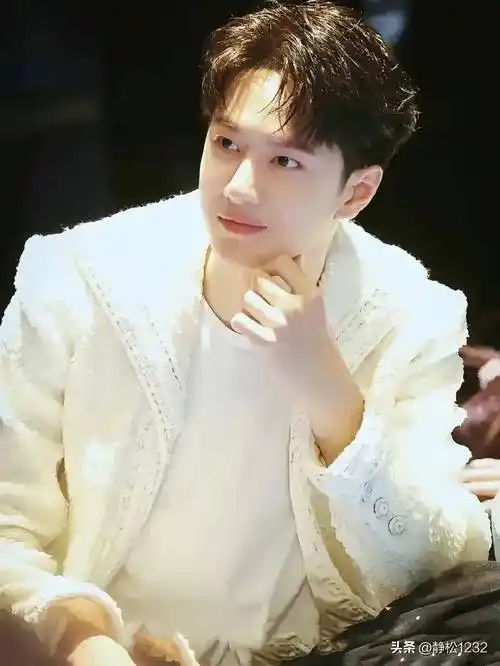 邓为20,肖战第9,张艺兴第7,吴磊第4_身材_腹肌_时尚