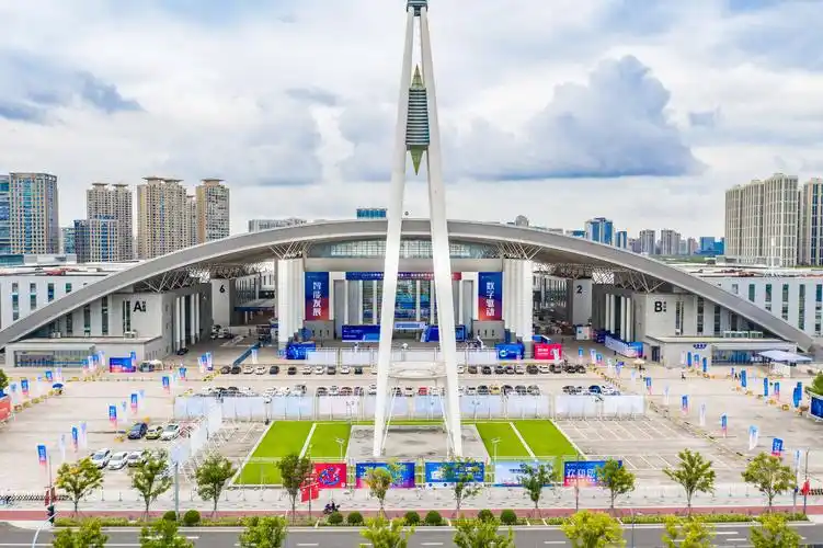 会(以下简称"智博会")在浙江省宁波市宁波国际会议展览中心盛大开幕