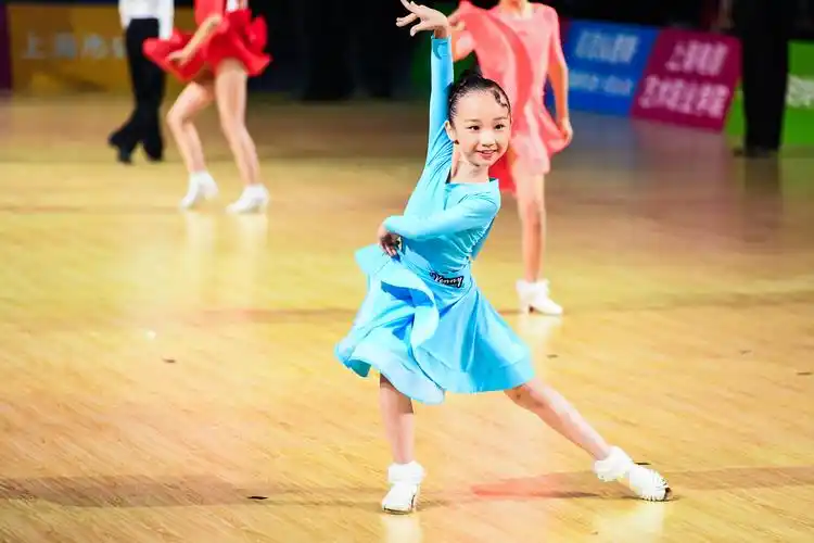 逾万名拉丁舞小选手参加,第八届"荧星杯"国标舞公开赛落幕:少儿体育