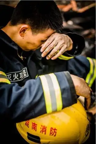 【感动】这双让人过目不忘的手,你可曾见过.