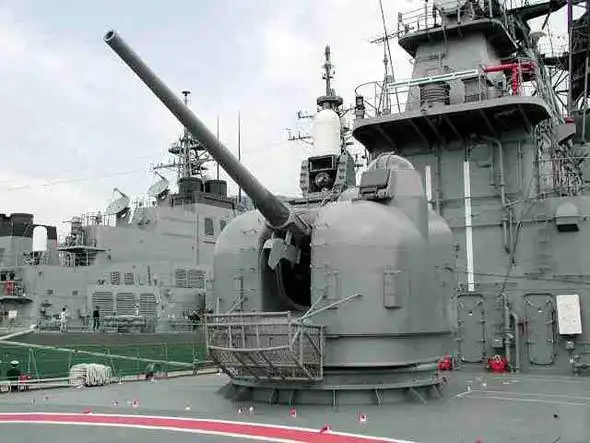 图文:海上自卫队军舰装备的单管127毫米舰炮