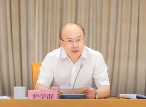 尹学群在第九次府院联席会议暨全市依法行政和行政争议化解"晒拼创"