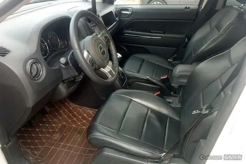 jeep指南者(进口)前排座椅