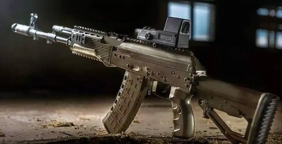 俄罗斯最新冲锋枪亮相21世纪为何还沿用ak47的结构设计