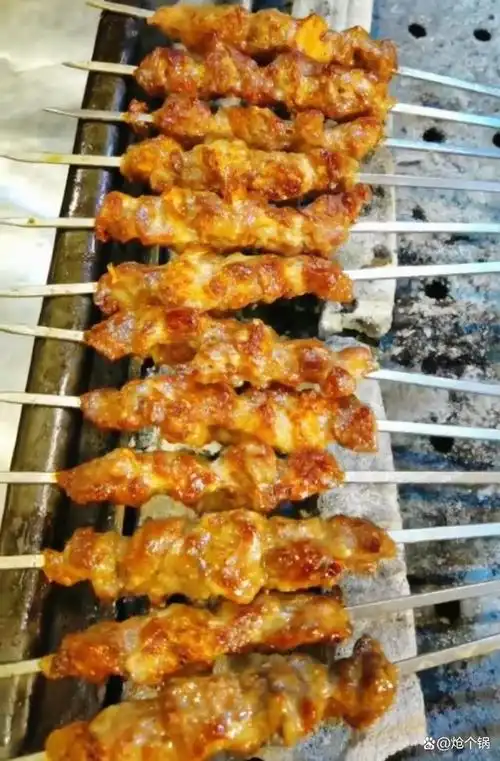 烧烤店烤羊肉串,烧烤师傅零基础教学,这样你还说学不会吗?
