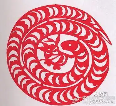 带锯齿或月牙的平面纹样剪纸