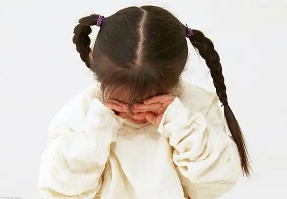 当孩子哭了, 你的第一句话决定孩子未来!