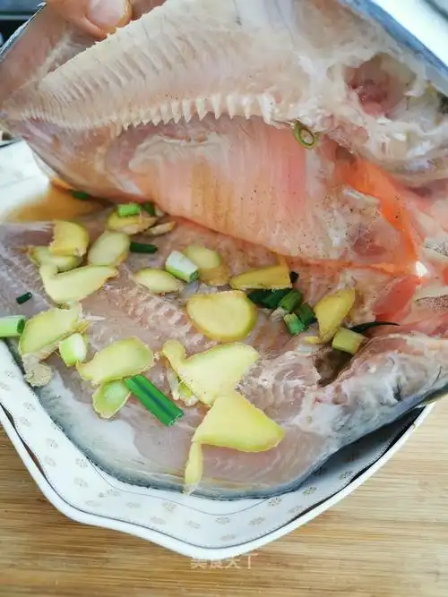 清蒸红石斑鱼的做法步骤_tgcyy_美食天下