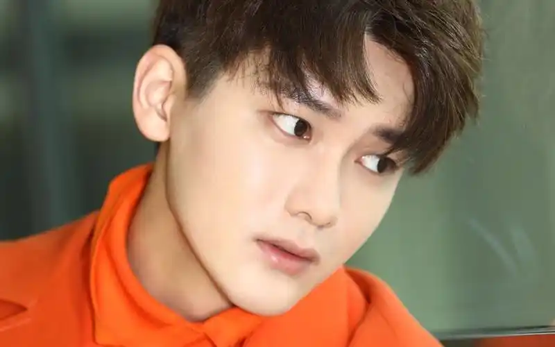 熊梓淇帅气图片高清电脑桌面壁纸