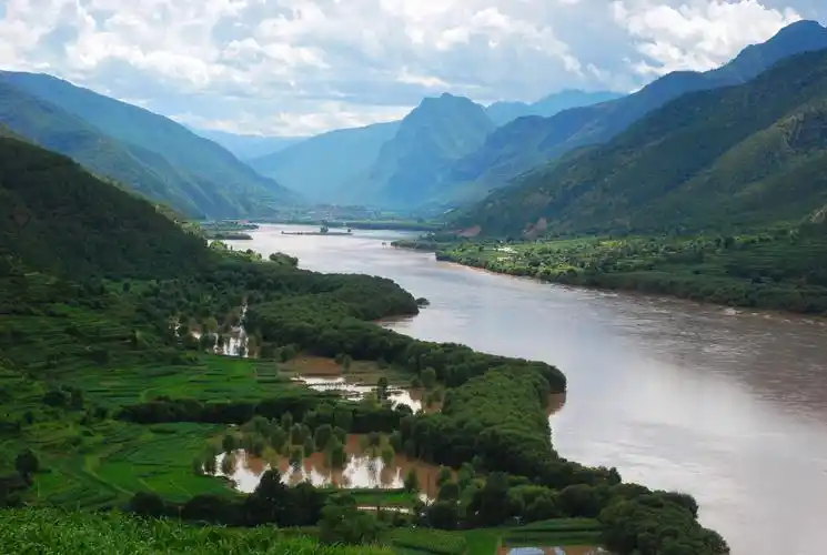 今日关注:长江流域的保护是否需要单独立法?