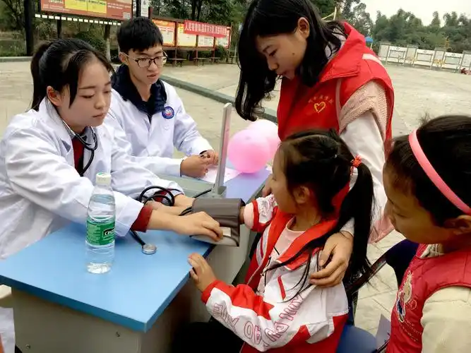 关爱留守儿童 义诊奉献爱心