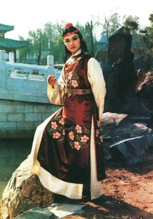 87版红楼梦人物欧阳奋强饰演贾宝玉