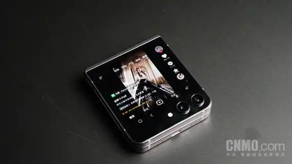 三星zflip5更大的外屏给你全新的生活方式