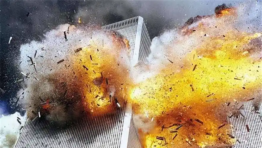 原创案例911事件著名照片坠楼男子在生命尽头做出了这样的选择