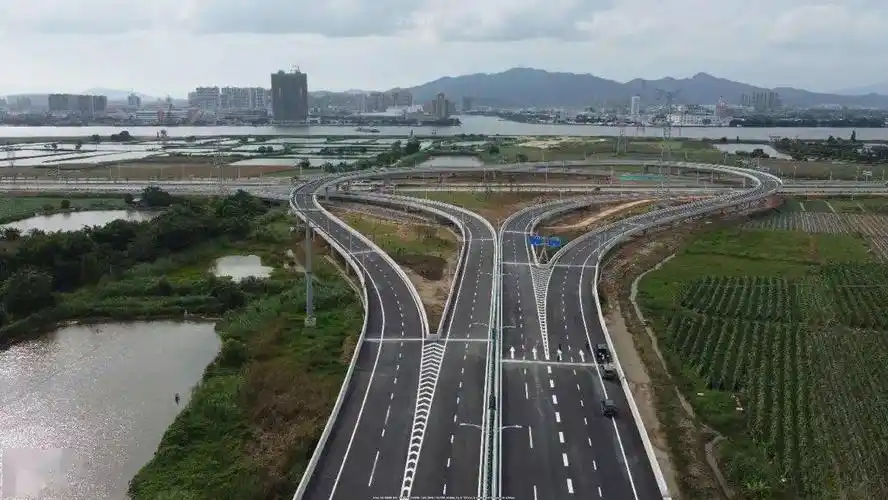 台山去开平又一条快速路,全程全长约5.6公里,时速80公里!