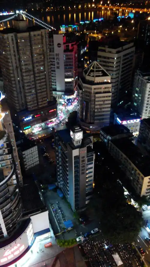 风情港楼顶拍夜景