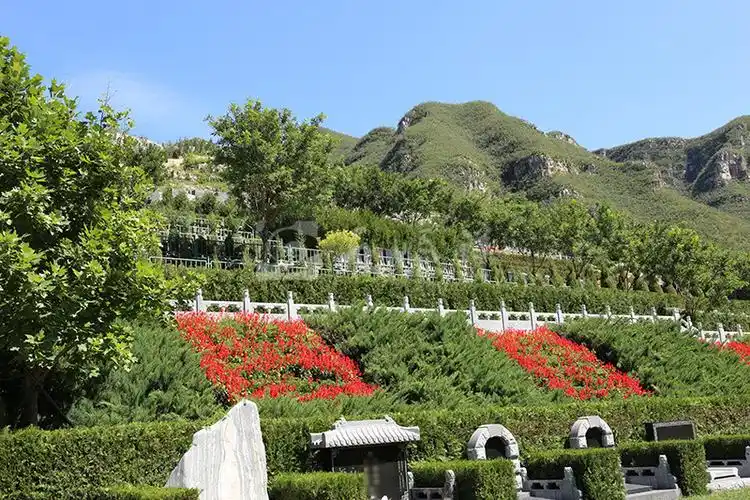 昌平墓地桃峰园和天寿陵园哪个风水好