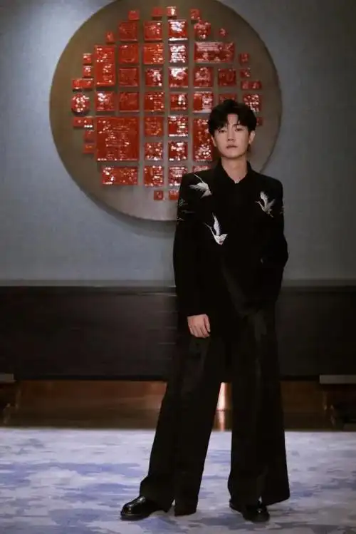 三寸盛京张彦昆仑之上白雪之巅重生绽放aw22cfw预览