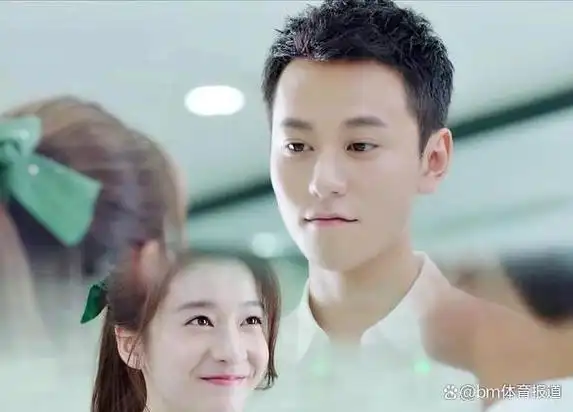 分手6年了,吃完杨紫"红利"的秦俊杰,又回到了他的"怪圈"